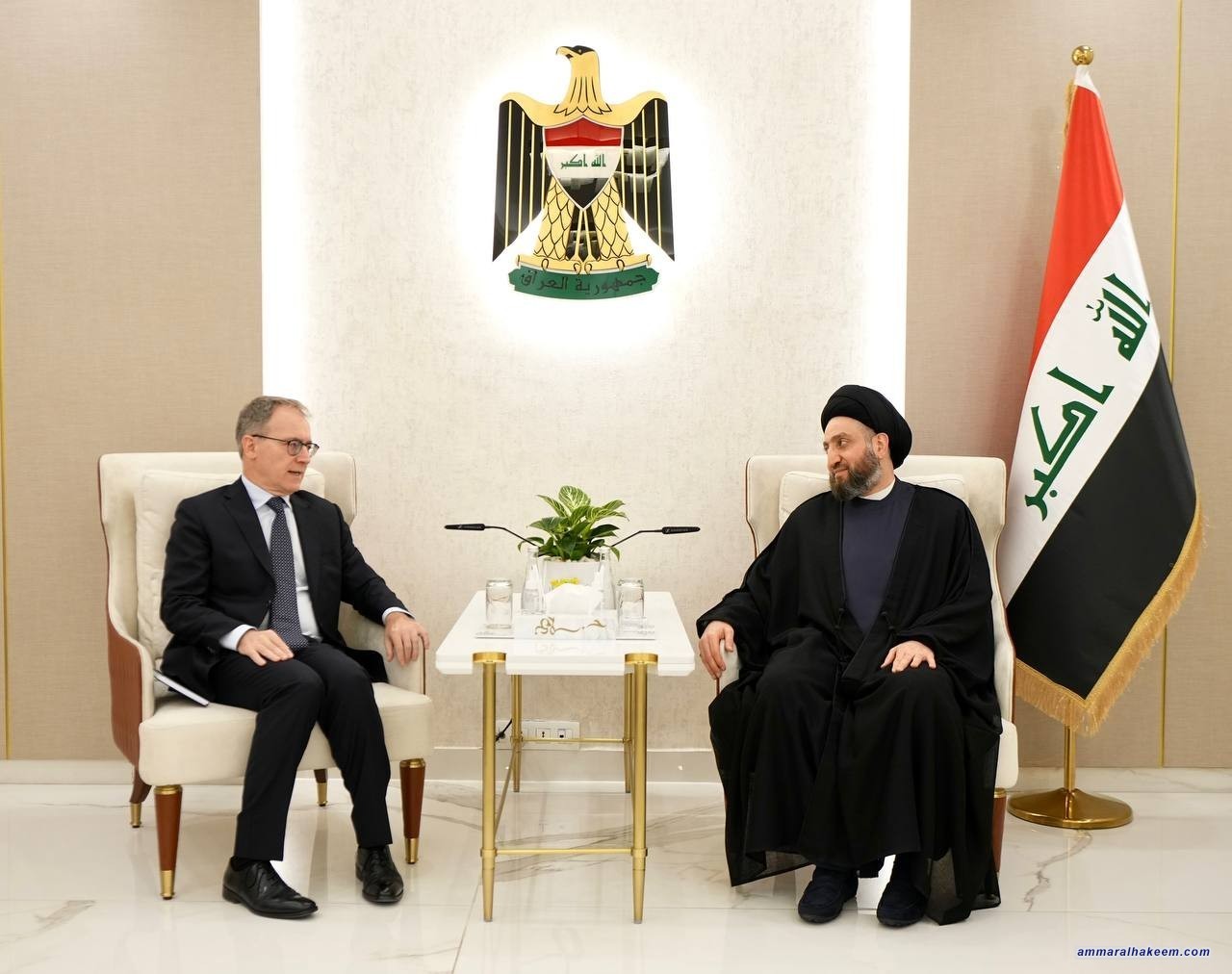 السيد الحكيم يبحث مع السفير الإيطالي العلاقات الثنائية بين البلدين