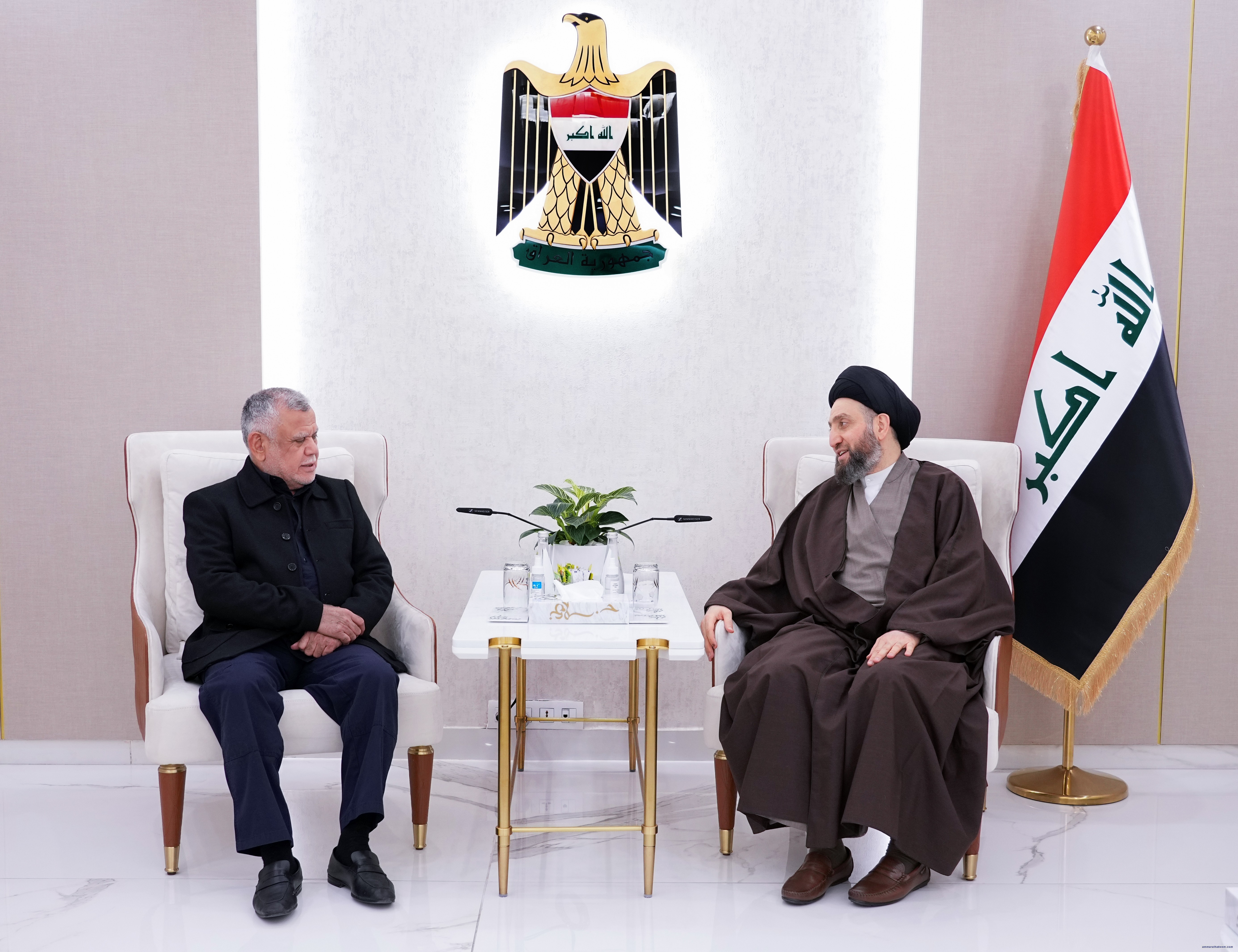 السيد الحكيم يلتقي العامري ويشدد على تشكيل حكومات محلية تتسق مع توجه الحكومة الخدمي