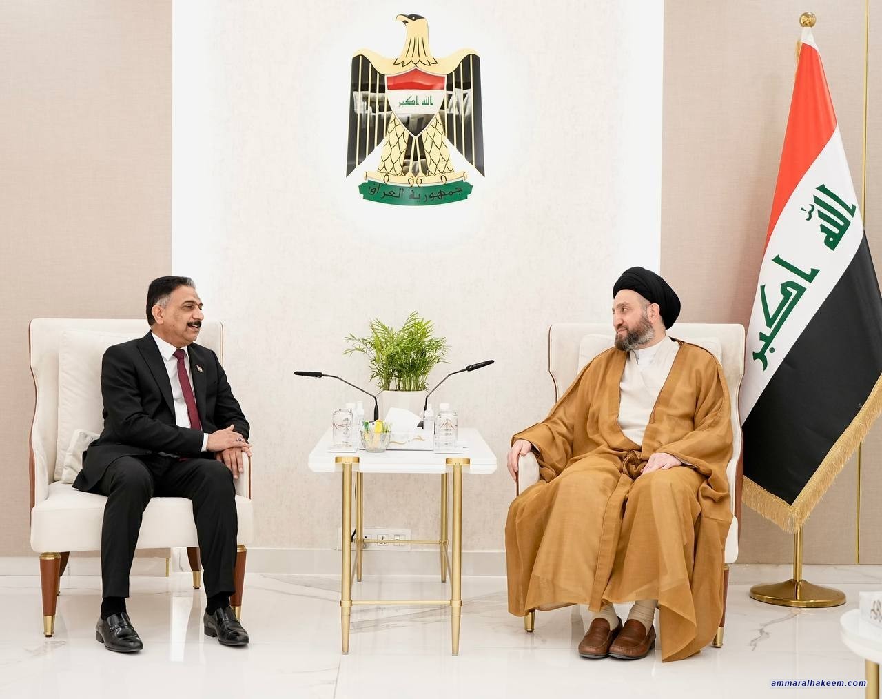 سەماحەتی حەكیم یەكخستنی فەلسەفەی سەربازی لەگەڵ جۆری پیشسازییە سەربازییەكان بە گرنگ وەسف دەكات