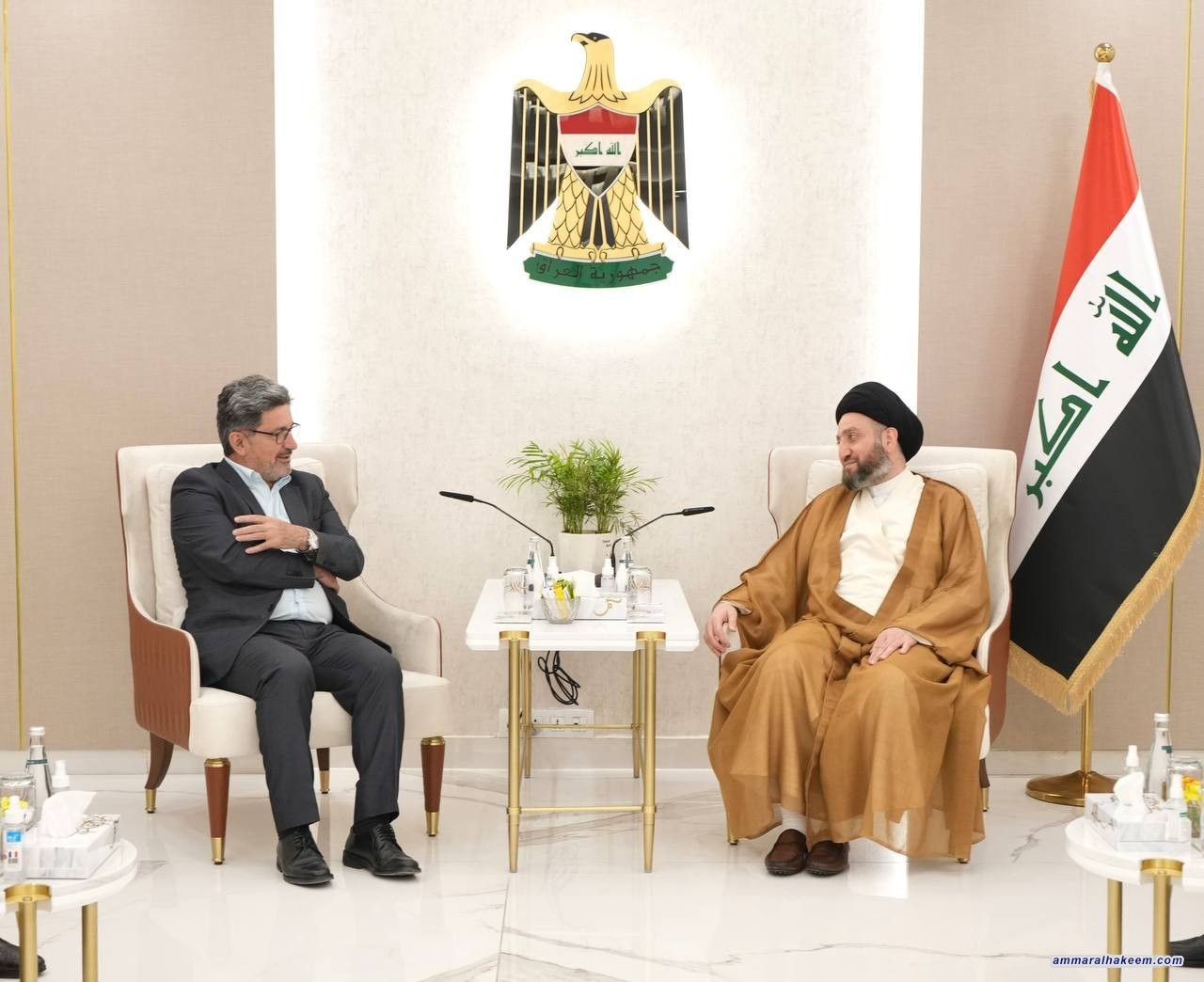 السيد الحكيم يلتقي وفدا اوربيا ضم شخصيات تشريعية وقضائية واكاديمية