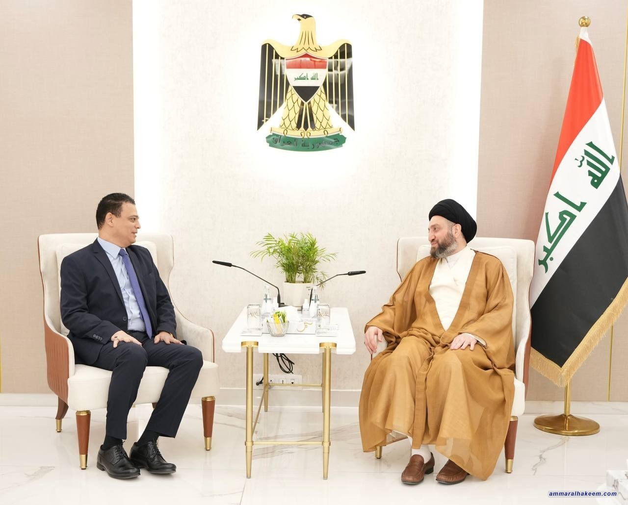 السيد الحكيم يستقبل سفير جمهورية مصر الاستاذ وليد اسماعيل