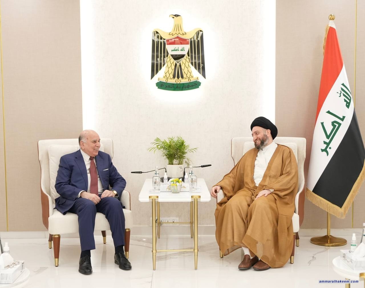 السيد الحكيم يستقبل وزير الخارجية ويؤكد على دعم الحكومة لتنفيذ برنامجها