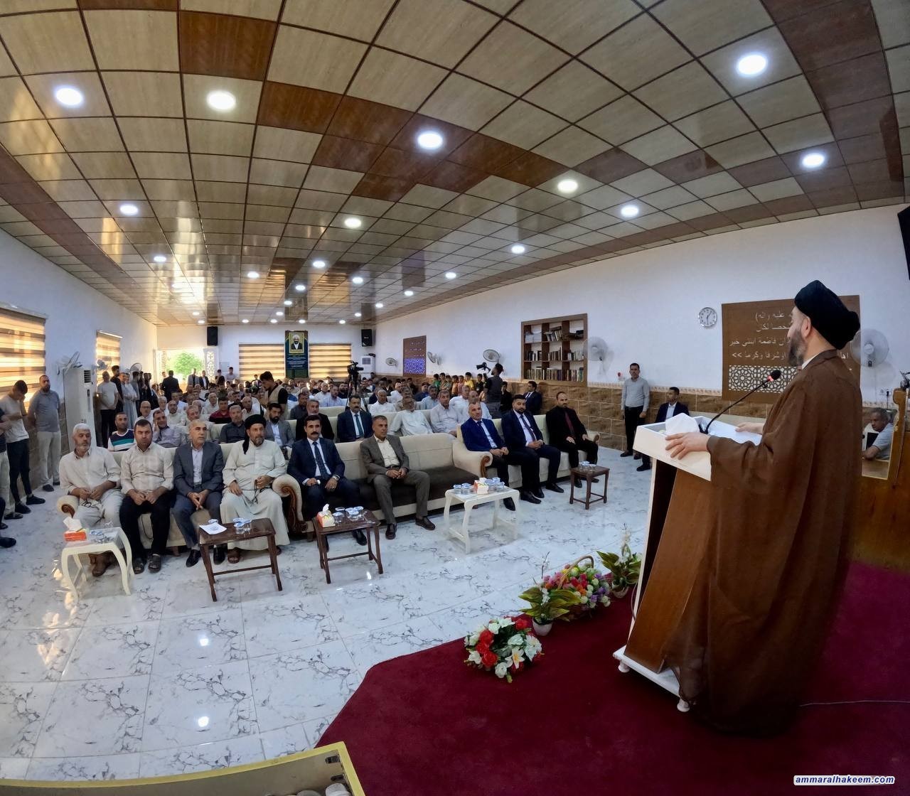 السيد الحكيم يلتقي عددا من  شيوخ ووجهاء وأبناء قصبة بشير