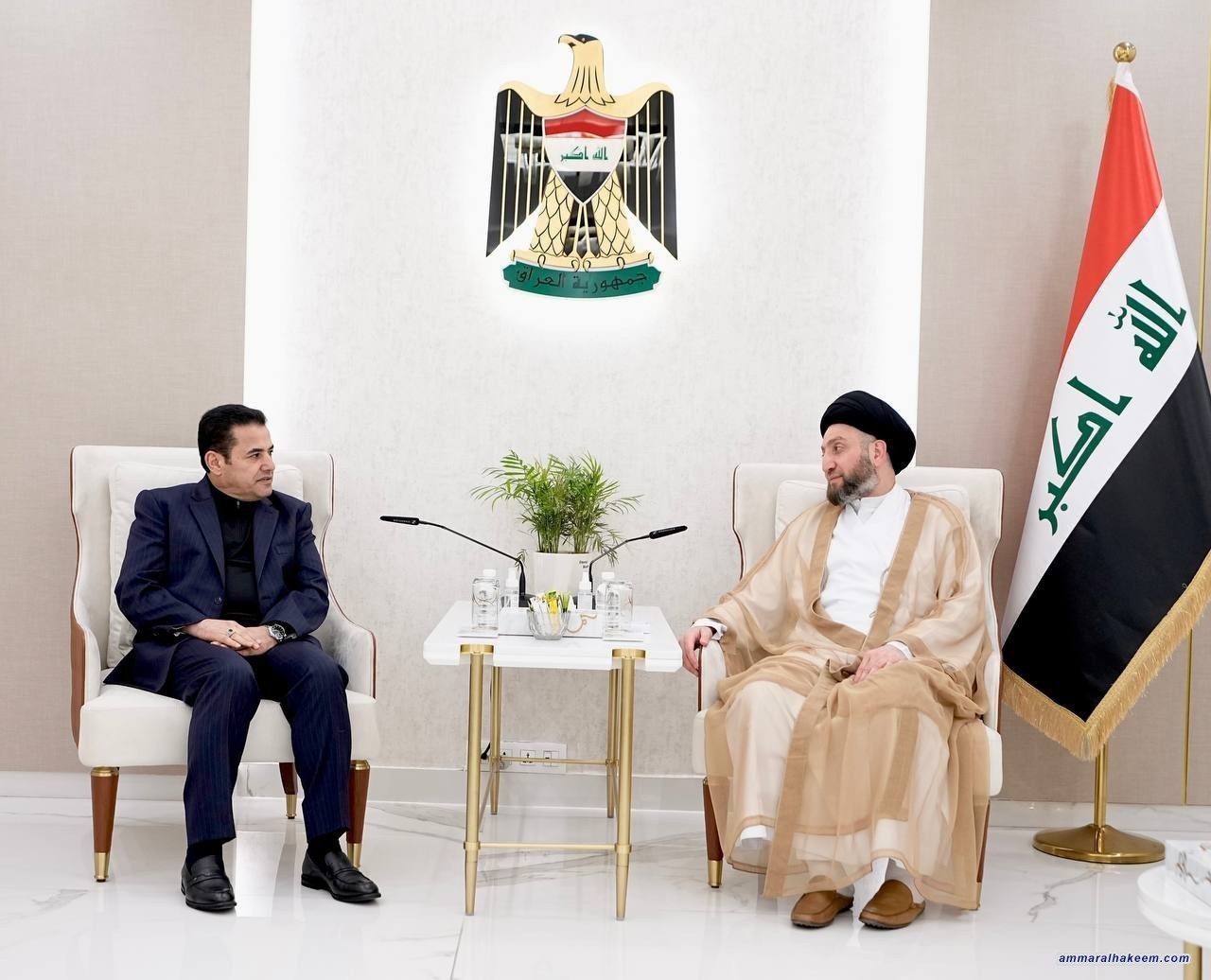 السيد الحكيم يستقبل الاستاذ قاسم الاعرجي  يؤكد ضرورة ادامة العمليات الاستباقية