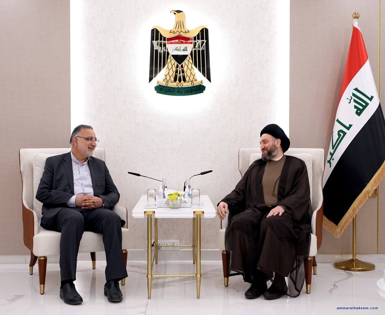 السيد الحكيم يلتقي عمدة وطهران ويدعو لتبادل الخبرات معها
