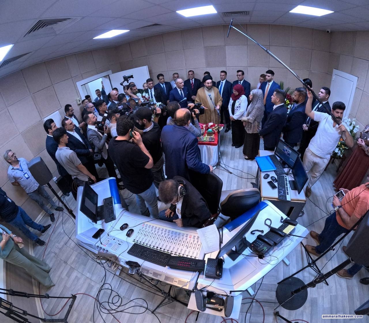 Sayyid Al-Hakeem congratulates the Republic of Iraq radio over founding anniversary