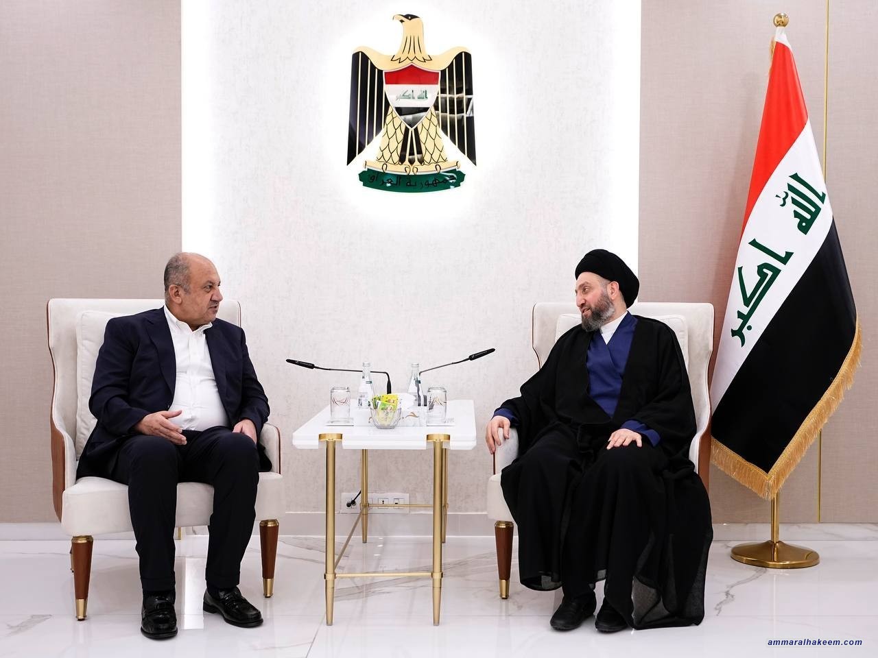 السيد الحكيم يؤكد على تطوير المنظومة الدفاعية واعتماد الاسلحة والنظم المتطورة