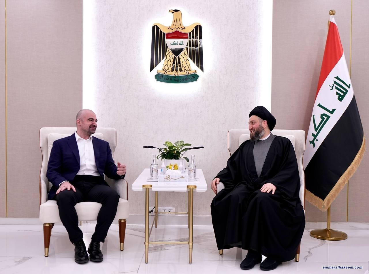 السيد الحكيم يؤكد اهمية تقريب وجهات النظر بين الحكومة الاتحادية وحكومة الاقليم ويدعو لانصاف شريحة الموظفين