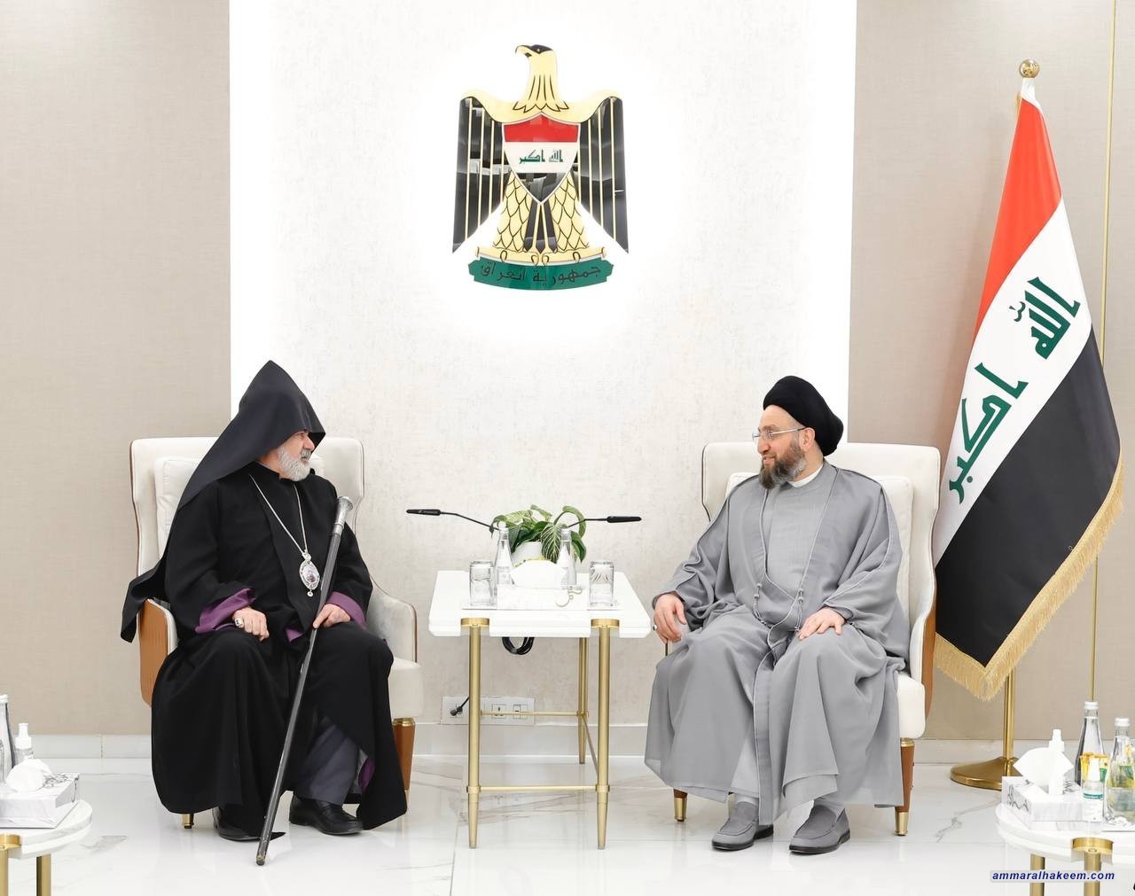 السيد الحكيم يجدد دعمه للمسيحيين في العراق ويدعو لعودة طوعية للمهاجرين منهم