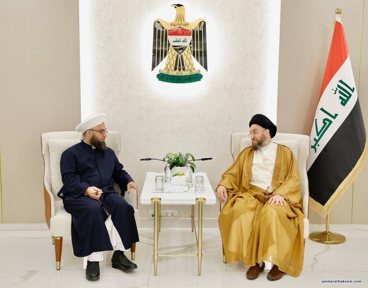 سەماحەتی حەكیم پێشوازی لە شاندێكی دەزگای ئوم ئەلقوڕا دەكات و داوای ڕووبەرووبوونەوەی بیرۆكە نامۆیەكان لەكۆمەڵگەی عێراقی دەكات