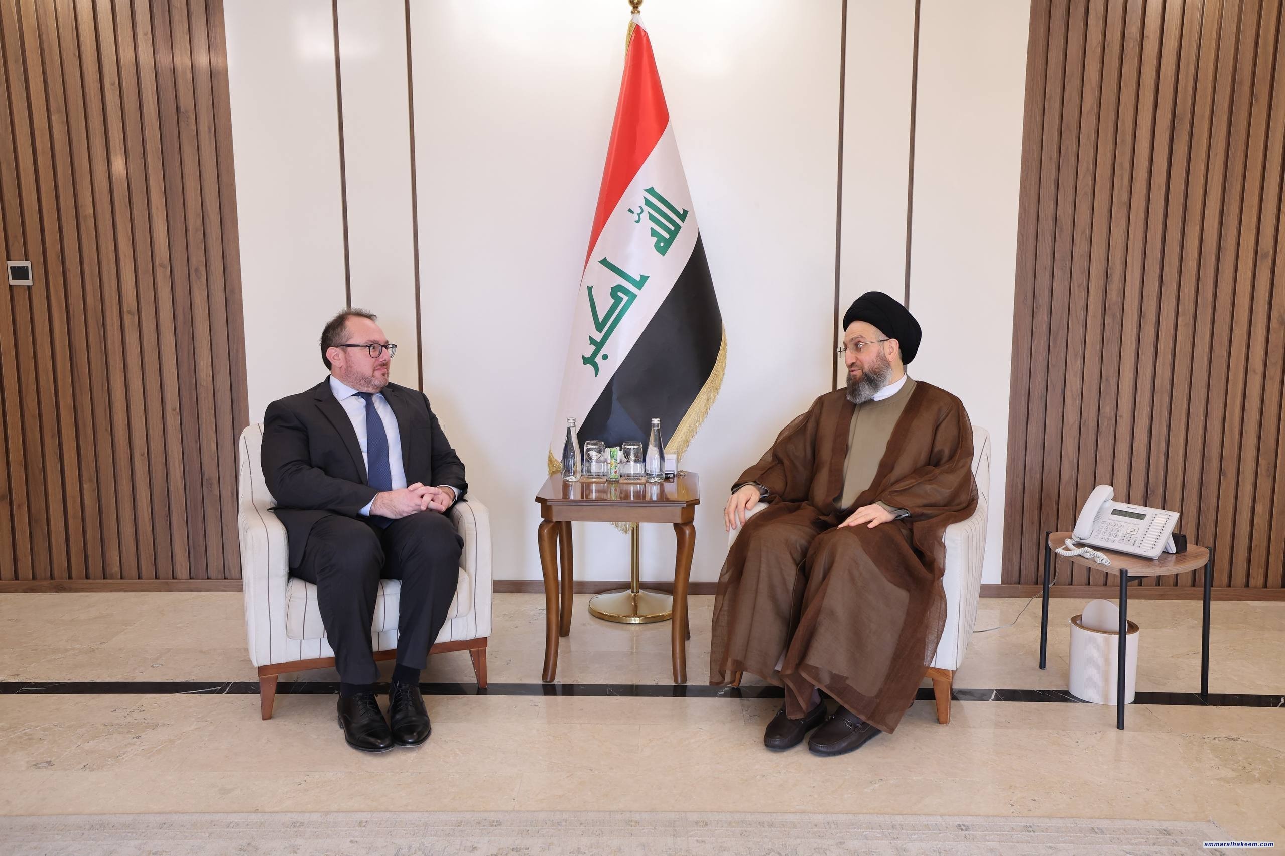 السيد الحكيم يستقبل القائم بأعمال السفارة الأميركية هاريس ويؤكد رغبة العراق في تعزيز الشراكة
