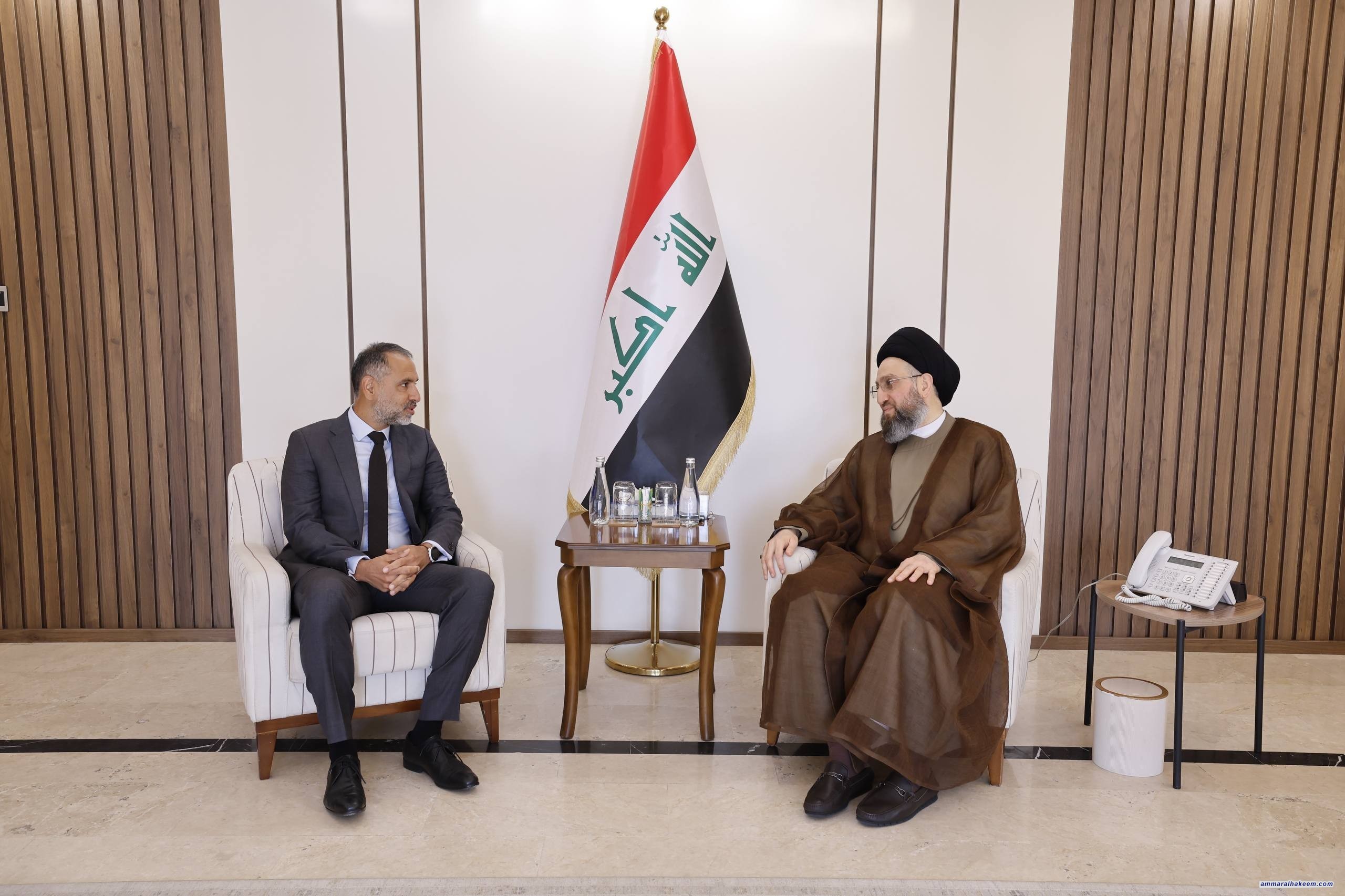 السيد الحكيم يبحث مع السفير البريطاني تطوير العلاقات ودعم المسار الديمقراطي ويؤكد ضرورة الالتزام بتوقيتات تشكيل الحكومة
