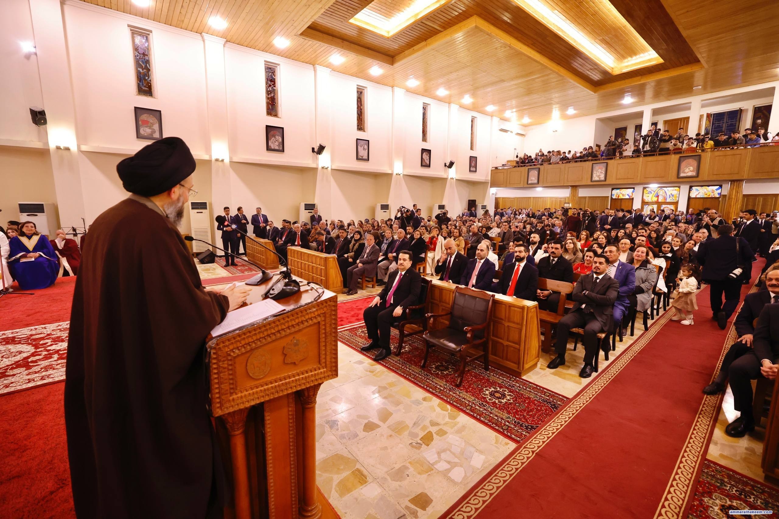 السيد الحكيم من كاتدرائية مار يوسف يبارك أعياد الميلاد ويؤكد أصالة المكوّن المسيحي في العراق