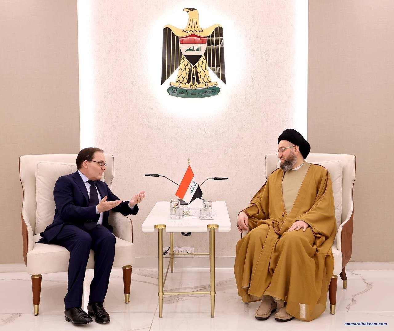 السيد الحكيم يلتقي رئيس مركز الشؤون السياسية والخارجية في فرنسا ويتناول الأوضاع السياسية في العراق والمنطقة