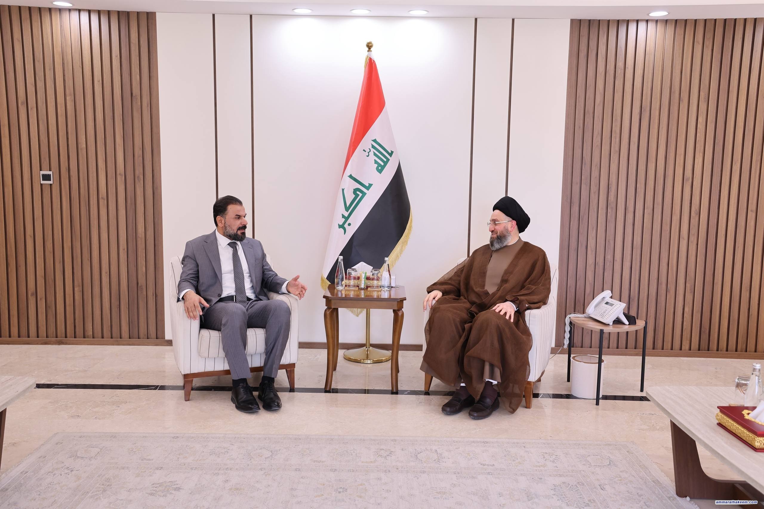 السيد الحكيم يستقبل رئيس مؤسسة السجناء السياسيين ويؤكد أهمية توثيق تجاربهم واستثمار طاقاتهم الوطنية