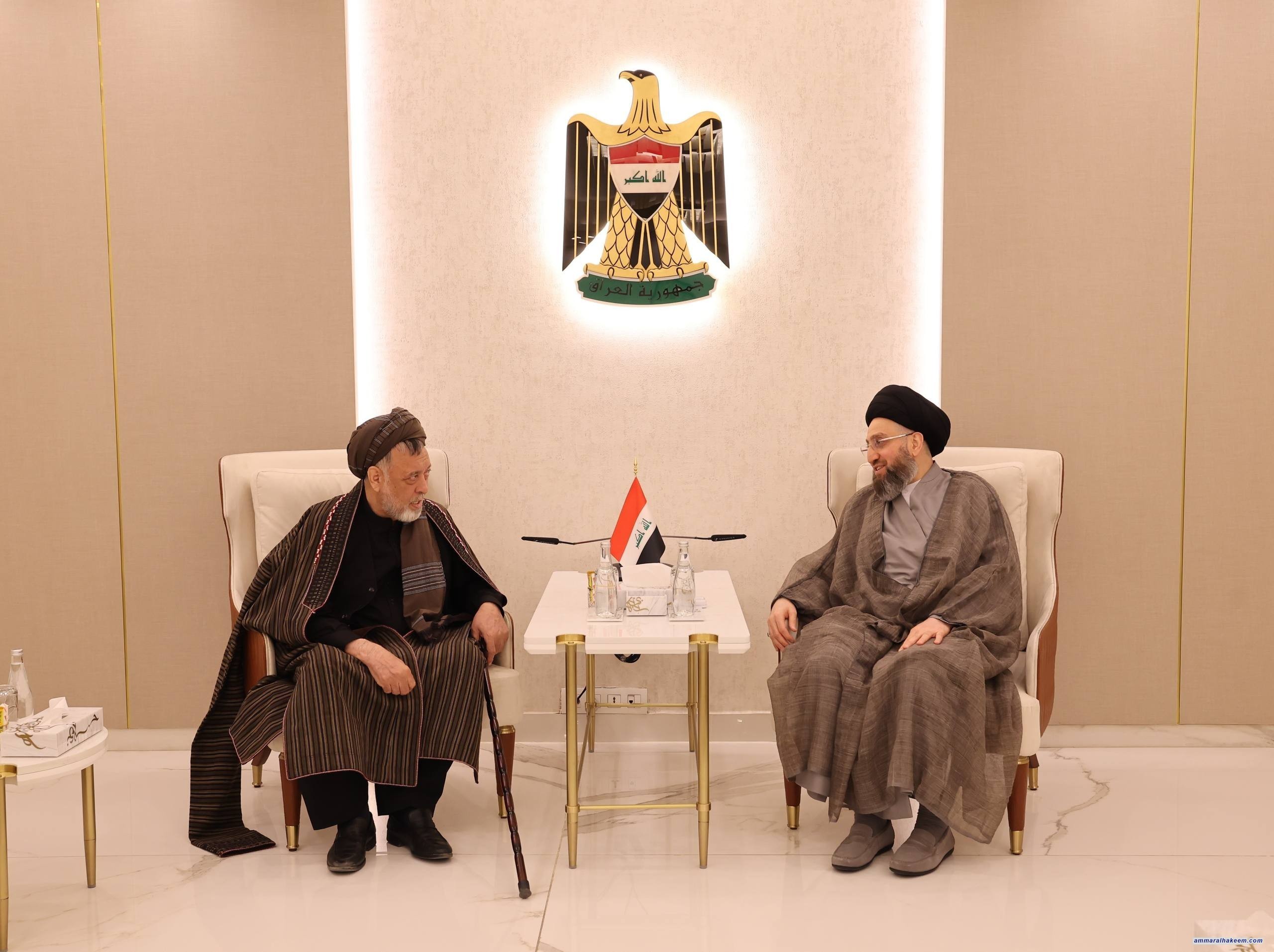 السيد الحكيم يستقبل الشيخ محمد محقق ويشيد بدور الشعب العراقي في إنجاح زيارة الأربعين