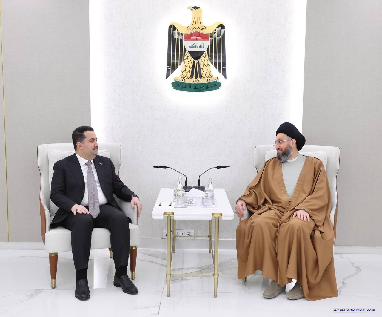 سەماحەتی حەكیم لەگەڵ سەرۆك وەزیران دۆخ سیاسی عێراق و ناوچەكە تاوتوێ دەكات و ستایشی مامەڵەی عێراق لەگەڵ ڕكابەرییەكان دەكات بێ نغرۆبوون تیایدا