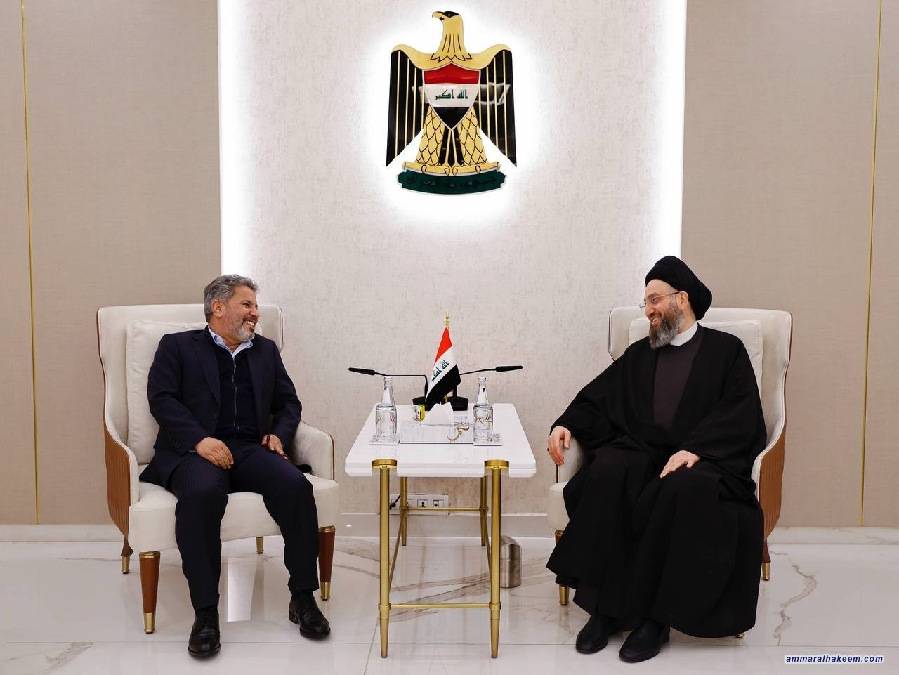 السيد الحكيم يلتقي رئيس تحالف خدمات ويؤكد وحدة المواقف والإسراع باستكمال الاستحقاقات الدستورية