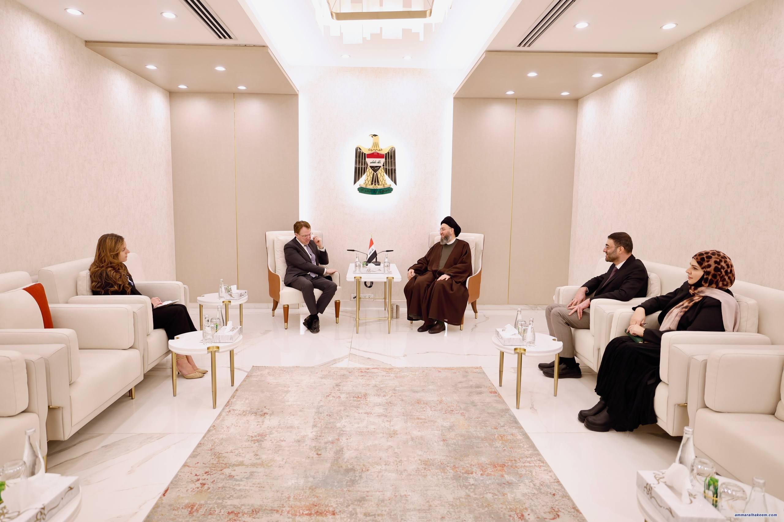 السيد الحكيم يبحث مع السفير الفرنسي العلاقات الثنائية ومستجدات المشهد السياسي في العراق