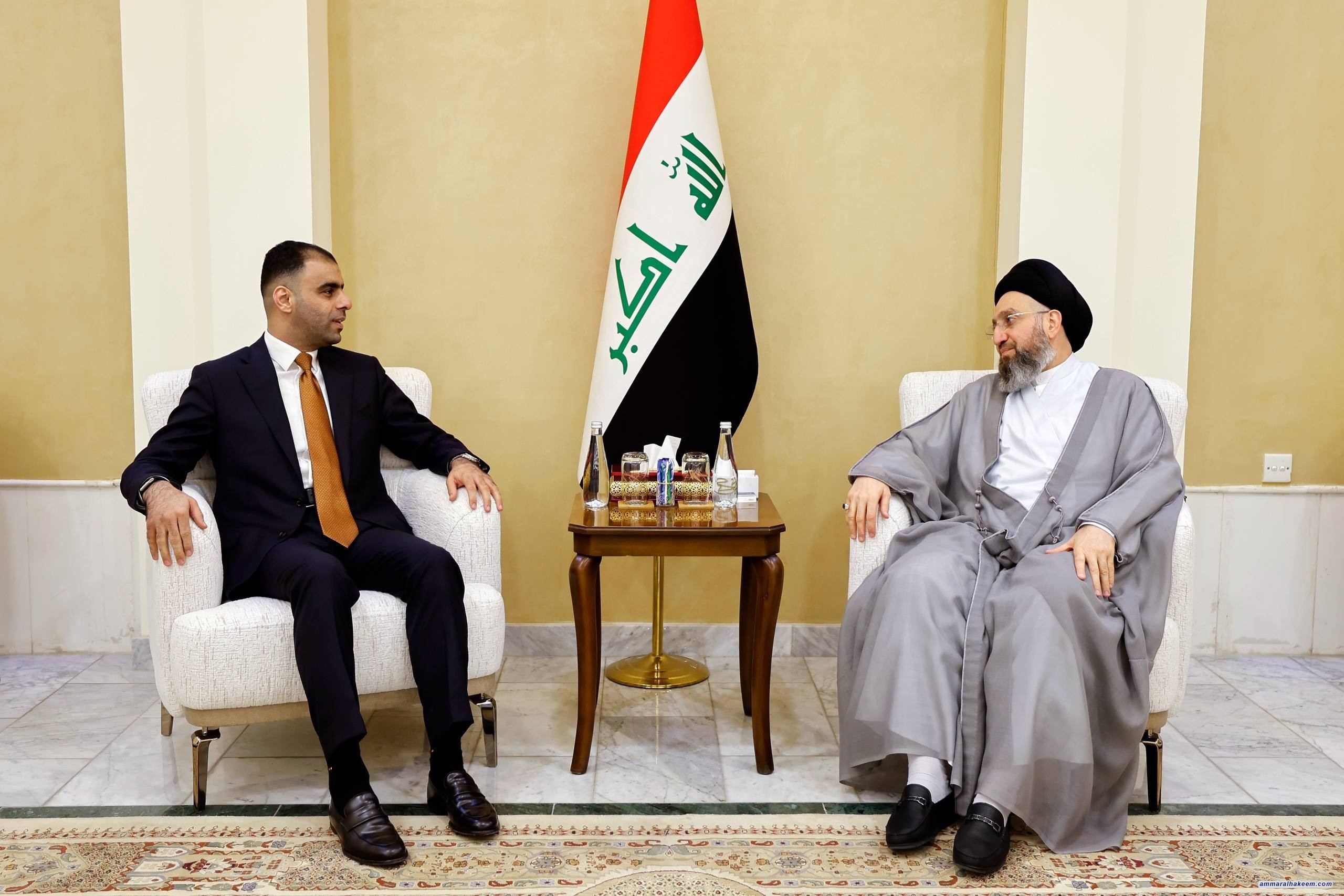 السيد الحكيم يؤكد أهمية وضع رؤى مرحلية واستراتيجية لمعالجة التحديات التي تواجه الشباب