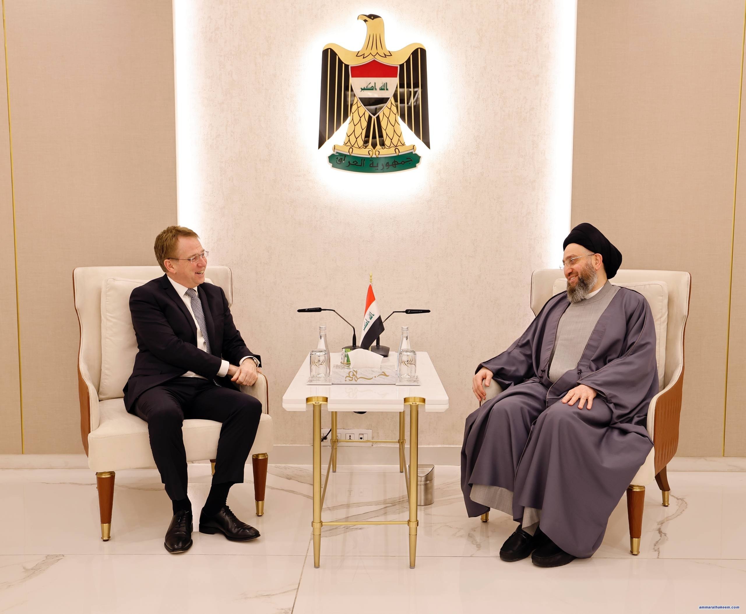 السيد الحكيم يبحث مع السفير الفرنسي تعزيز العلاقات الثنائية وتهدئة التصعيد الإقليمي