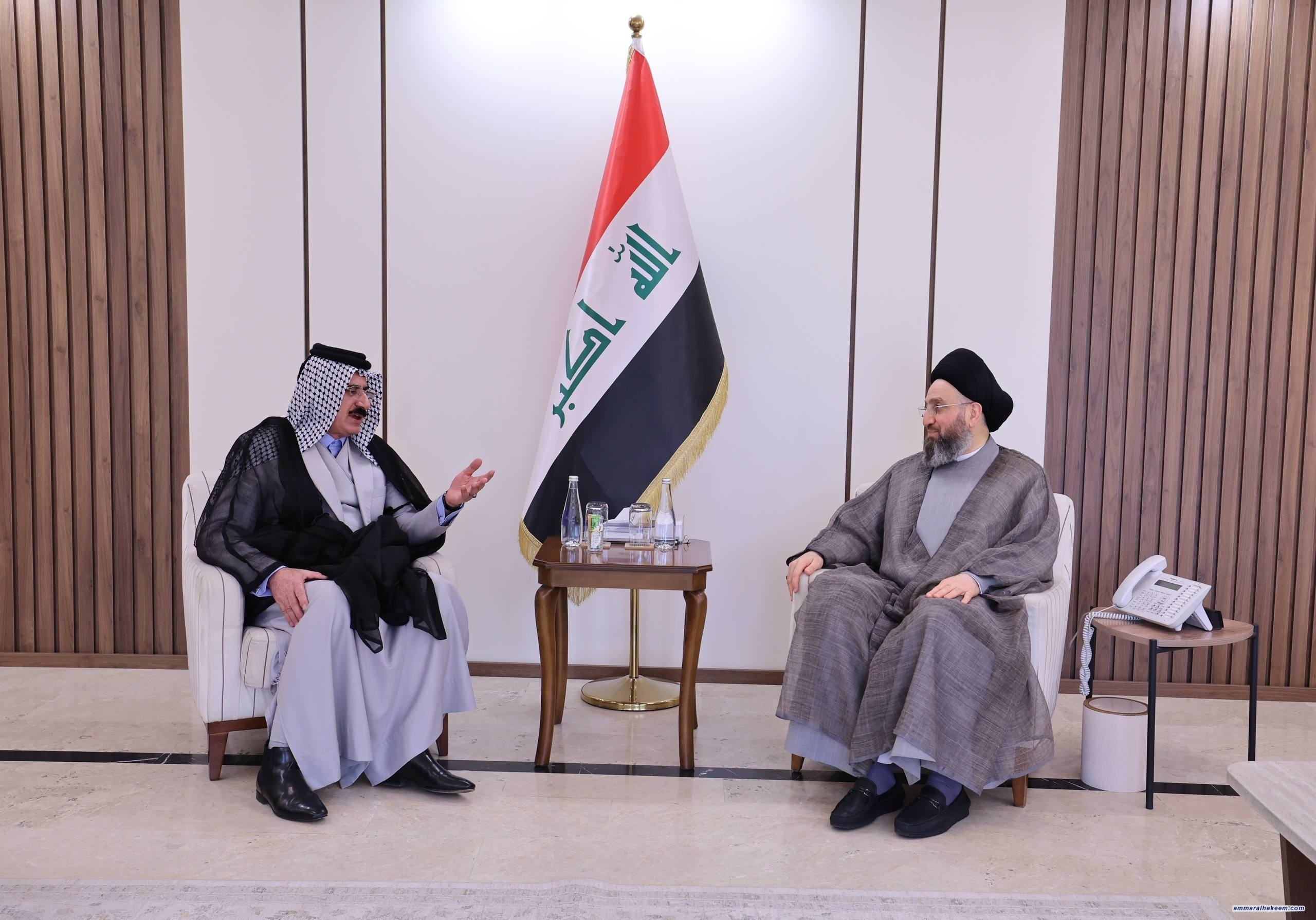 السيد الحكيم يؤكد أهمية دور العشائر العراقية في دعم استقرار البلاد